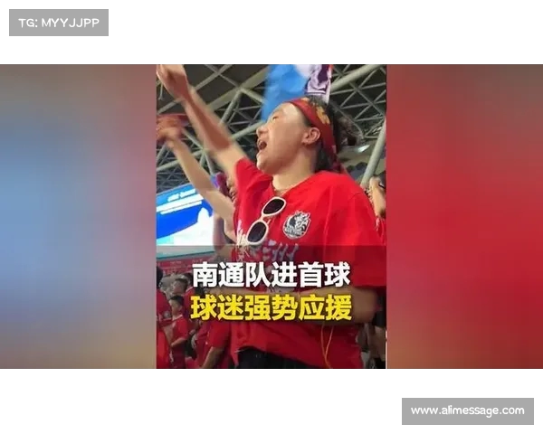 网球赛事激情四溢 球迷应援如何点燃赛场氛围与运动员斗志 网球赛事激情四溢 球迷应援如何点燃赛场氛围与运动员斗志